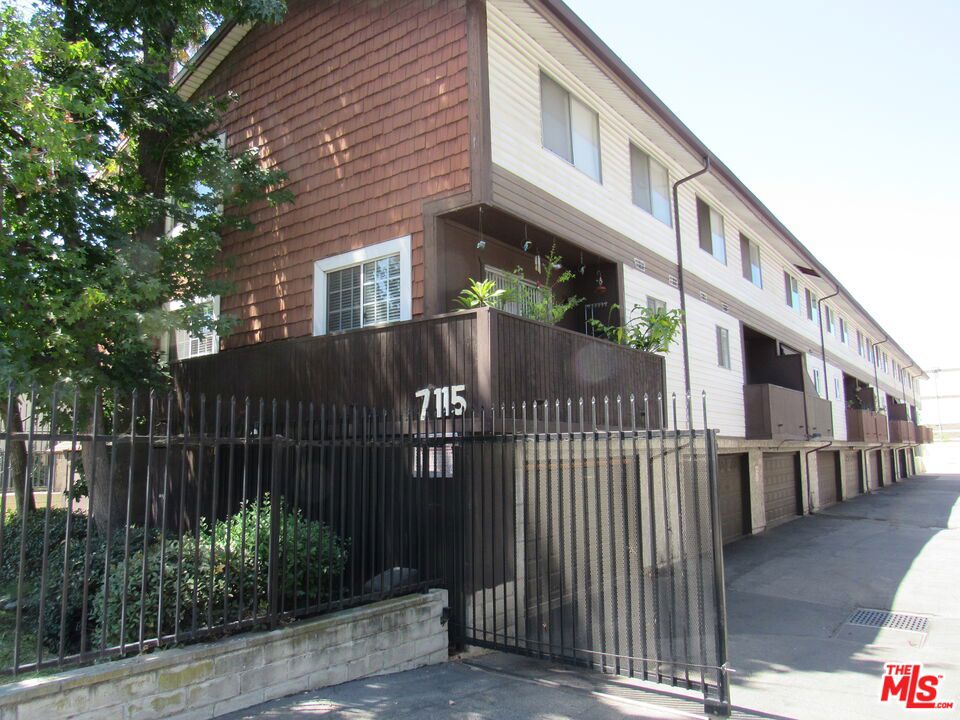 7115 Etiwanda Avenue 18, Reseda, CA 91335 — photo 1