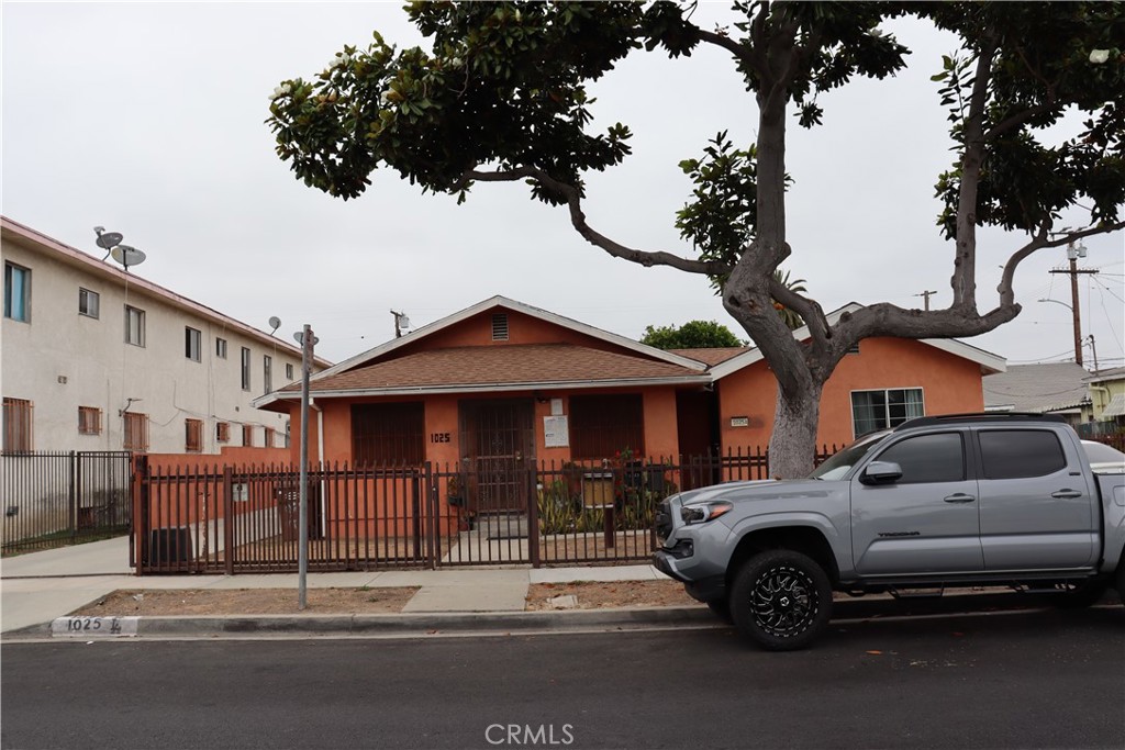 1025 W 103rd, Los Angeles, CA 90044 — photo 1