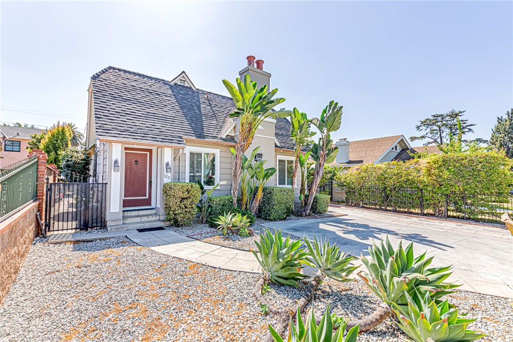 120 N HOBART Boulevard, Los Angeles, CA 90004 — photo 1