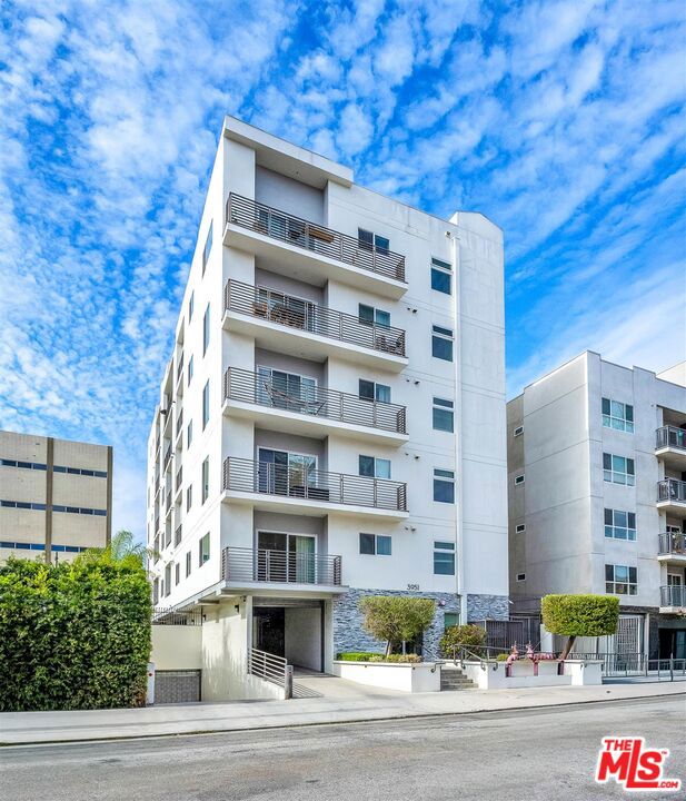 3951 Ingraham Street, Los Angeles, CA 90005 — photo 1