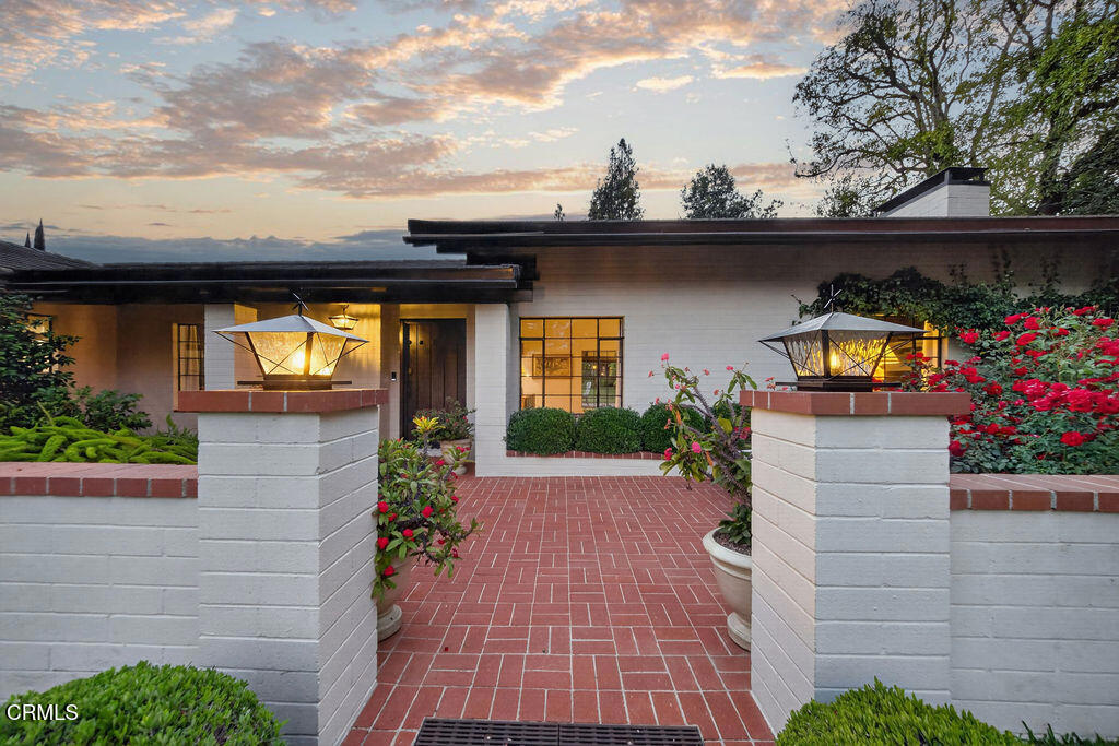 1115 S Oak Knoll Avenue, Pasadena, CA 91106 — photo 1