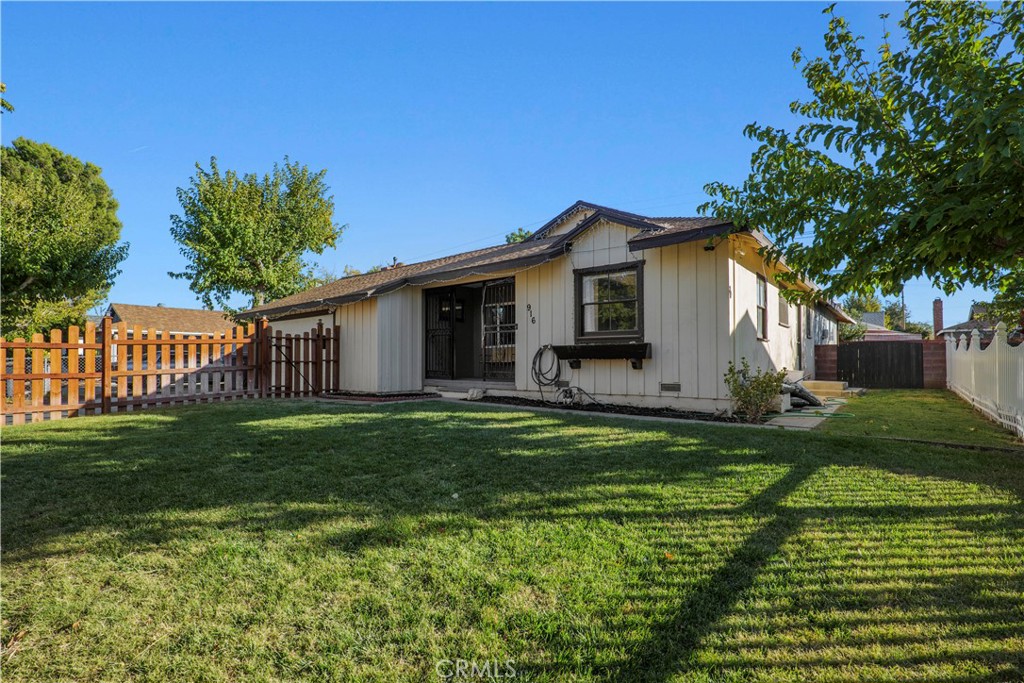 916 W Avenue J8, Lancaster, CA 93534 — photo 1