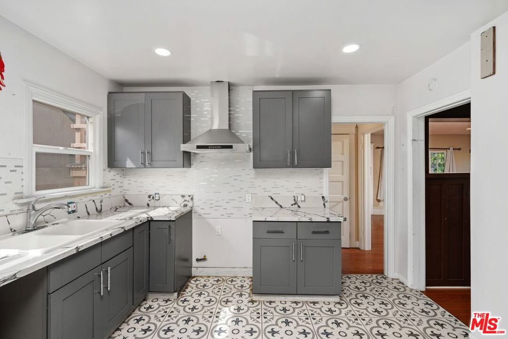 4812 Arlington Avenue, Los Angeles, CA 90043 — photo 1