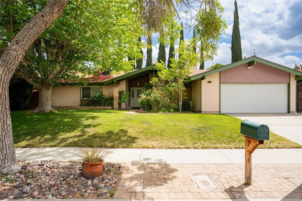 43946 Galion, Lancaster, CA 93536 — photo 1