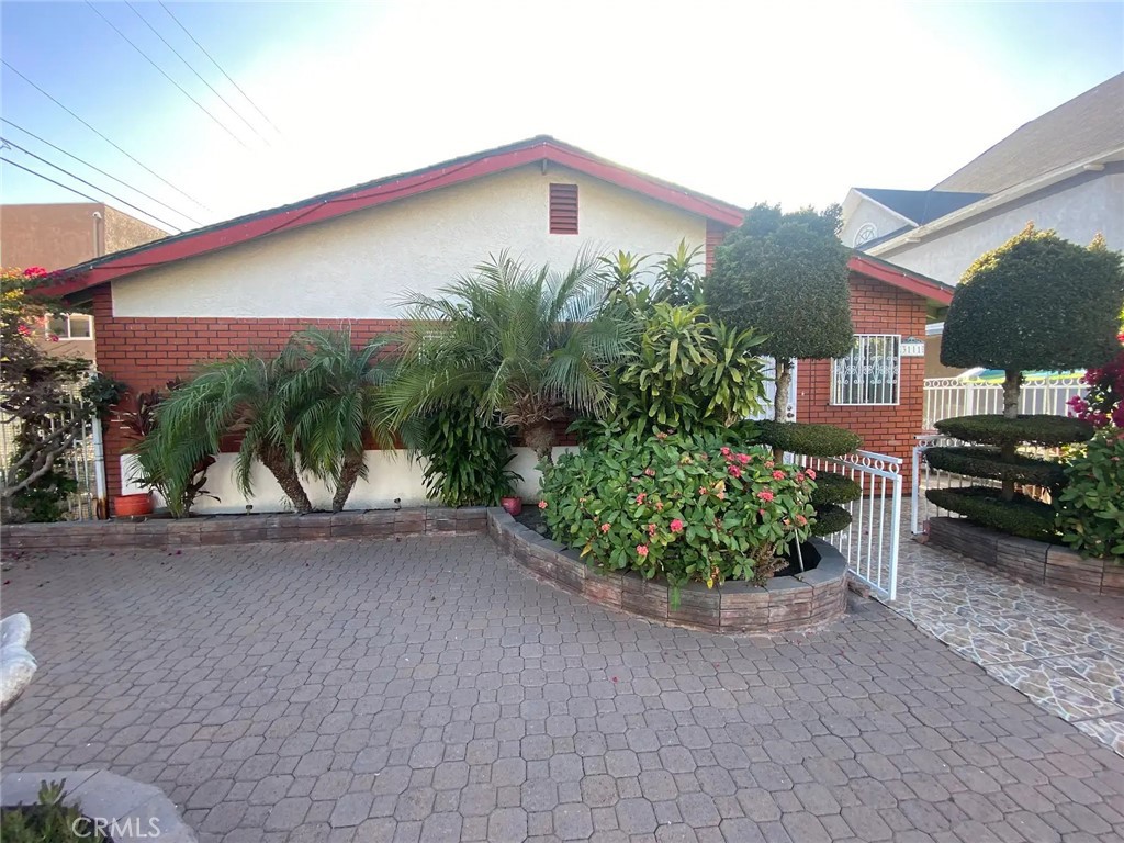 3111 Halldale Ave., Los Angeles, CA 90018 — photo 1