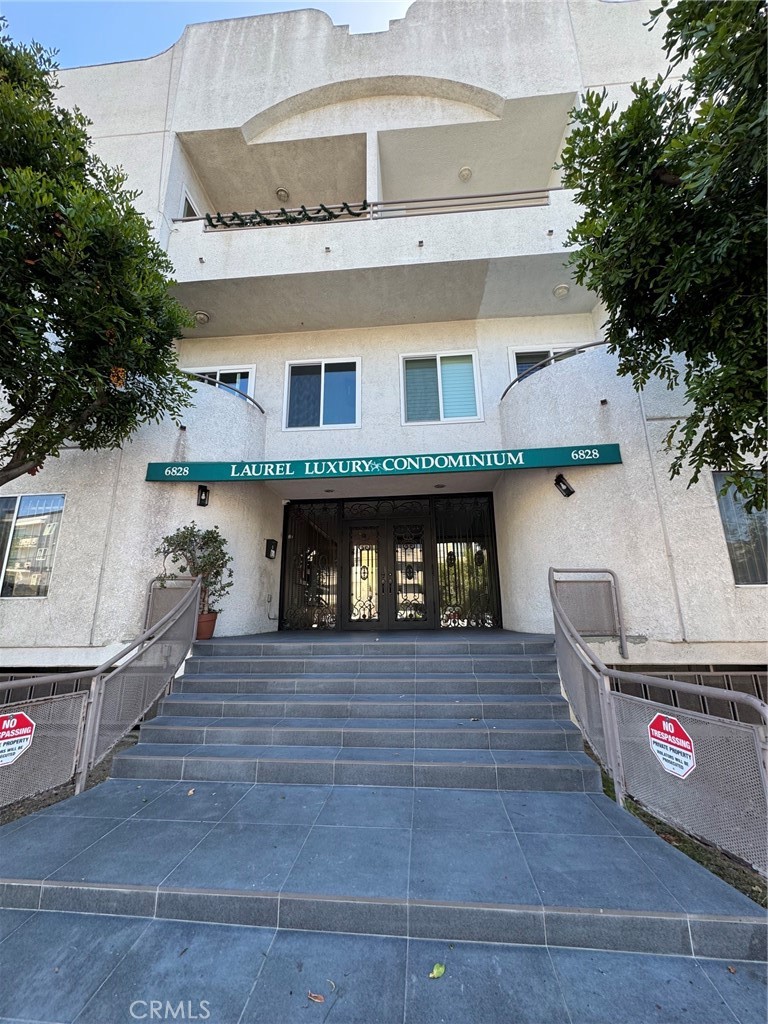 6828 Laurel Canyon Boulevard 211, North Hollywood, CA 91605 — photo 1