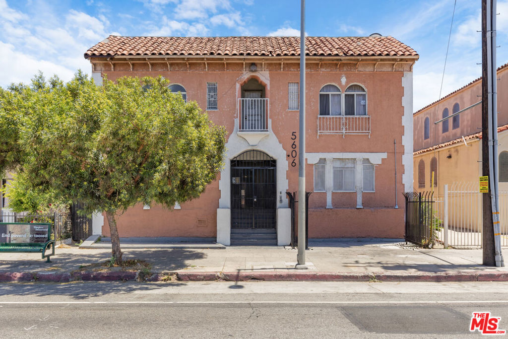 5606 S Figueroa Street, Los Angeles, CA 90037 — photo 1
