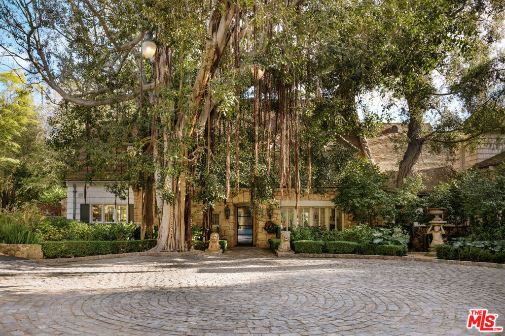 9631 Cedarbrook Drive, Beverly Hills, CA 90210 — photo 1