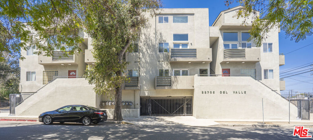 22705 Del Valle Street, Woodland Hills, CA 91364 — photo 1