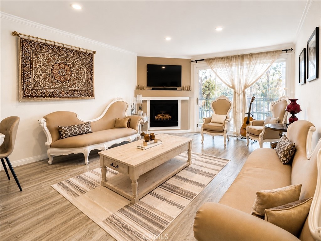 5565 Canoga Avenue 207, Woodland Hills, CA 91367 — photo 1