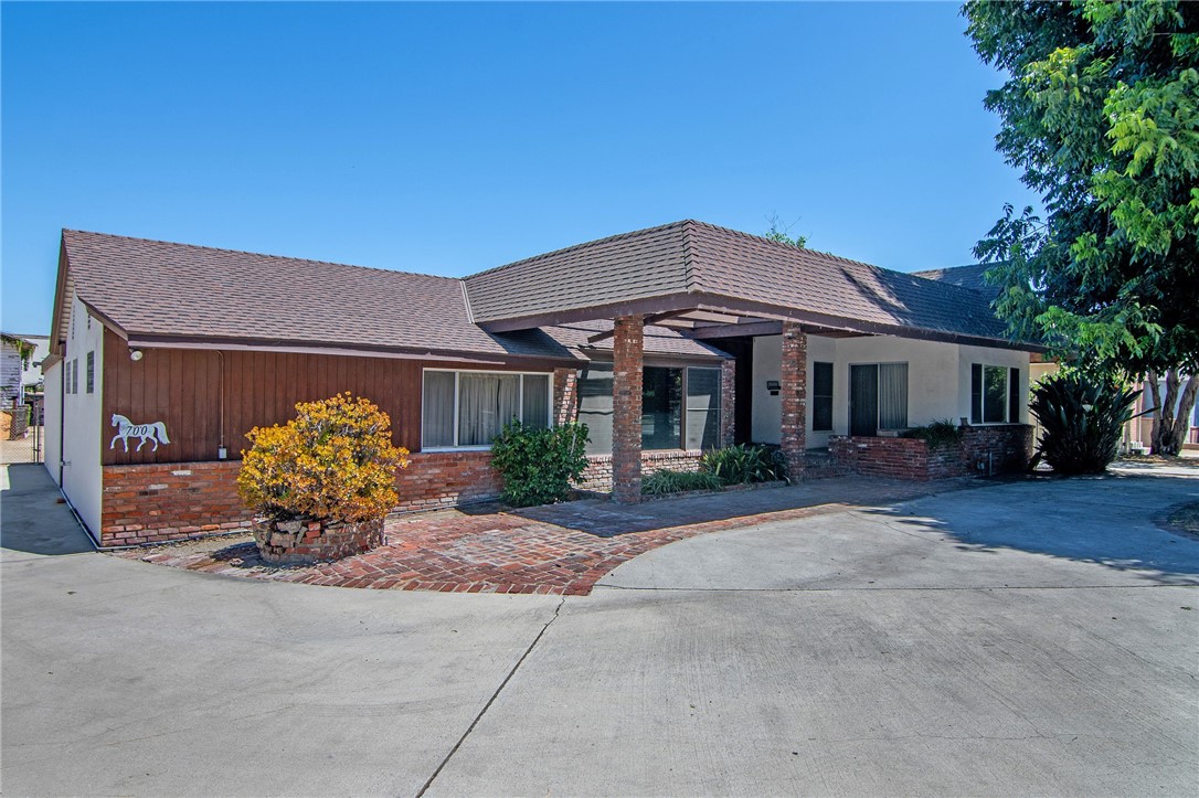 700 S Mariposa Street, Burbank, CA 91506 — photo 1