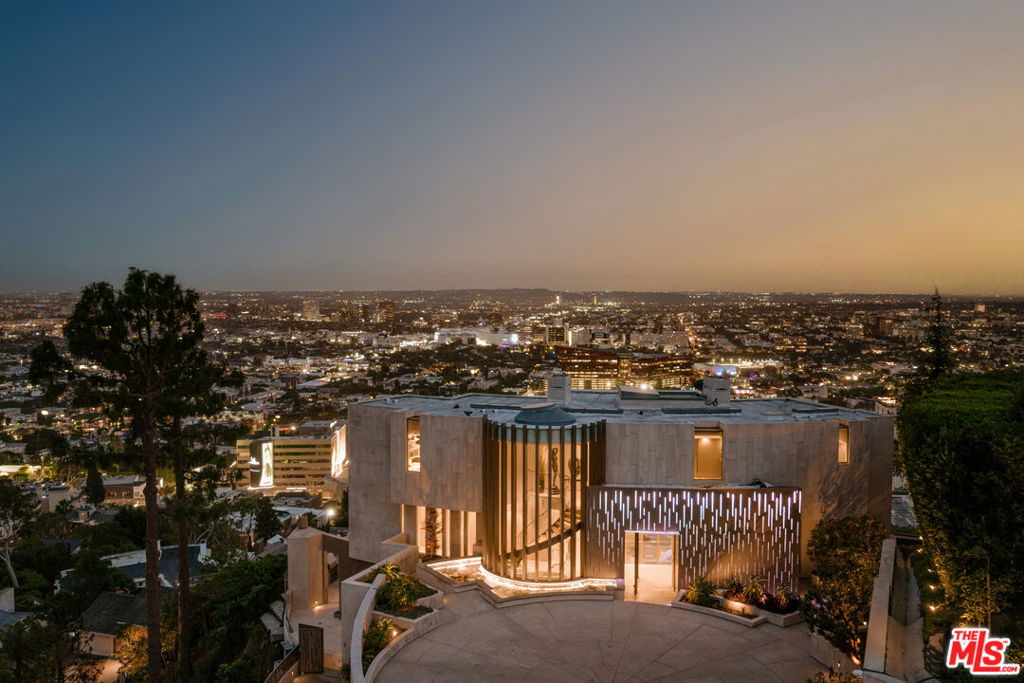 1302 Collingwood Place, West Hollywood, CA 90069 — photo 1