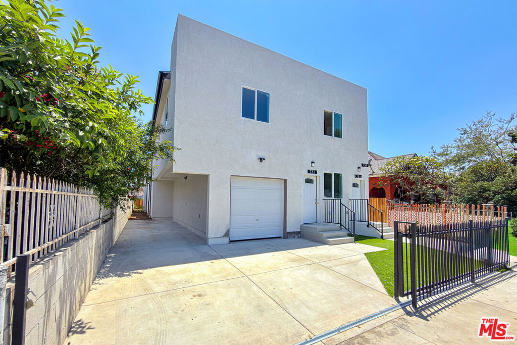 732 E 52nd Street, Los Angeles, CA 90011 — photo 1