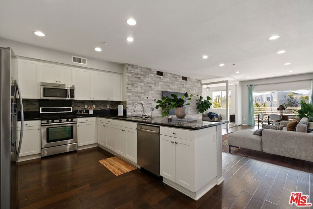 13126 Union Avenue 203, Hawthorne, CA 90250 — photo 1
