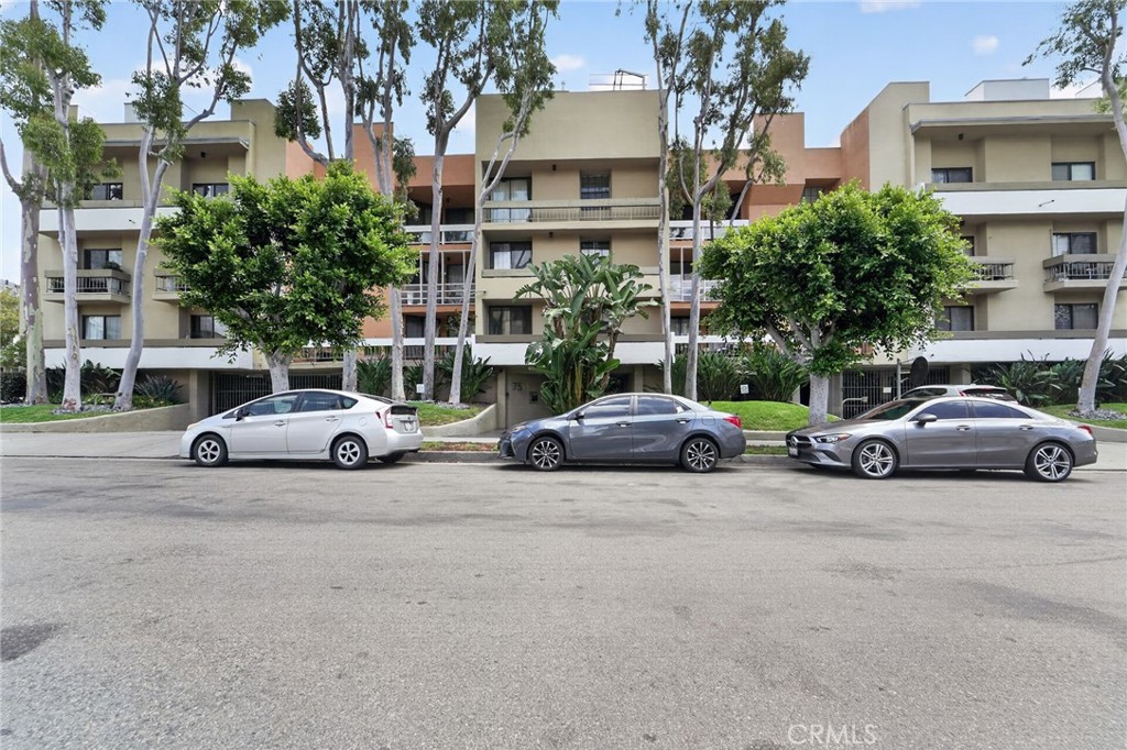 750 N Kings 114, West Hollywood, CA 90069 — photo 1