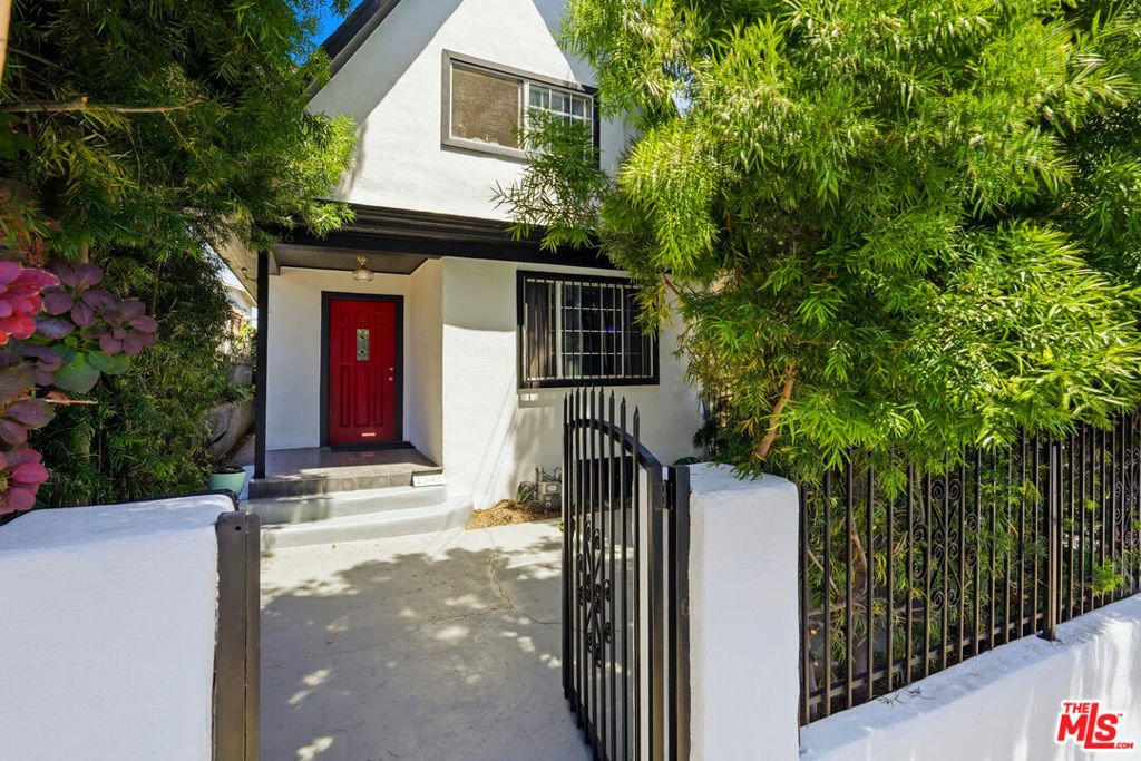 1646 S New Hampshire Avenue, Los Angeles, CA 90006 — photo 1