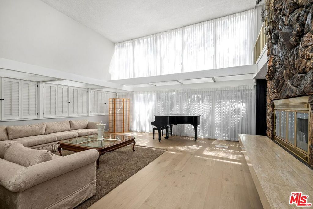 6505 S Halm Avenue, Los Angeles, CA 90056 — photo 1