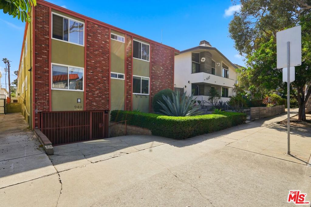 940 7th Street 8, Santa Monica, CA 90403 — photo 1