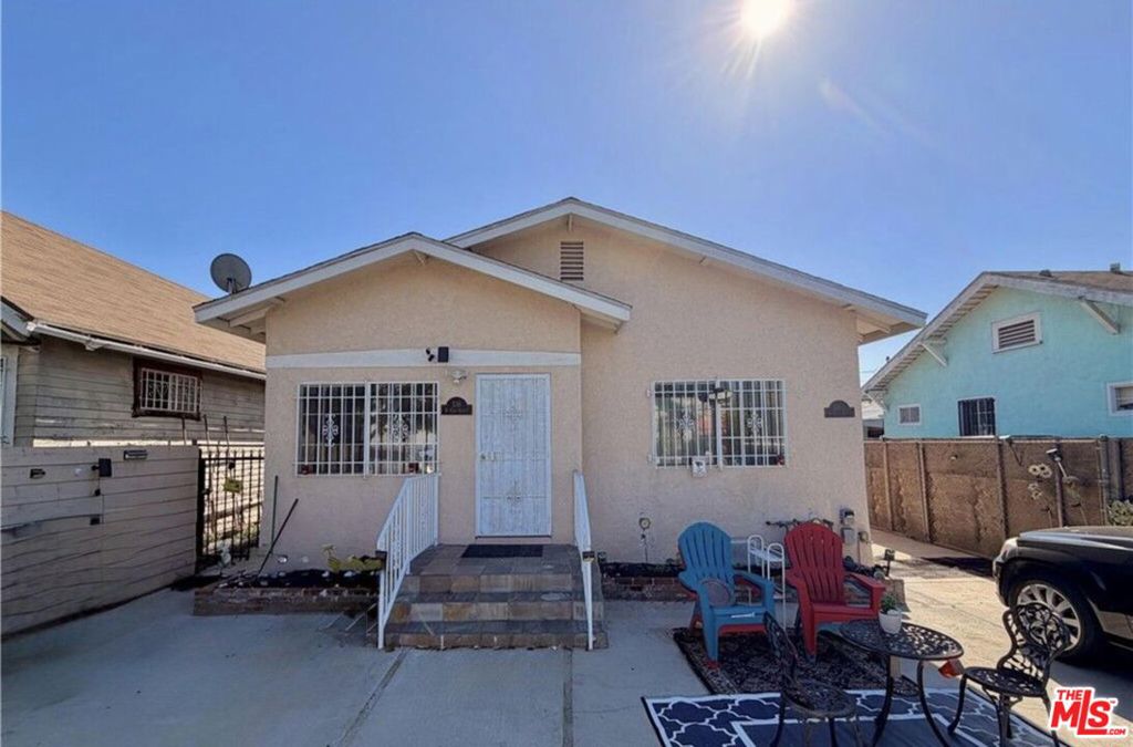 536 W 42nd Street, Los Angeles, CA 90037 — photo 1