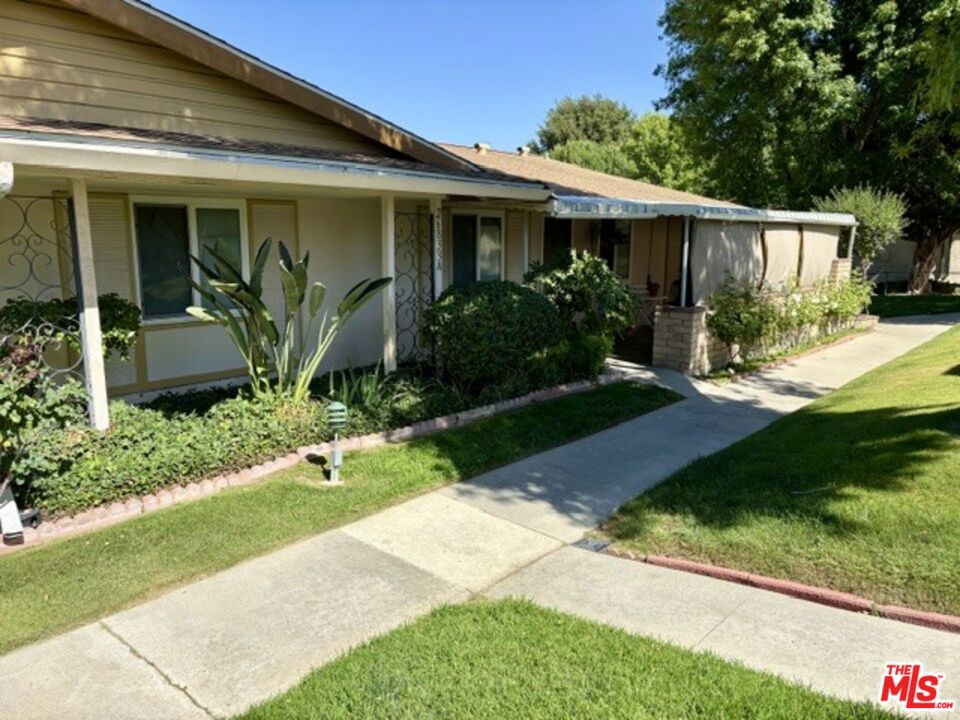 26833 Avenue Of The Oaks A, Newhall, CA 91321 — photo 1