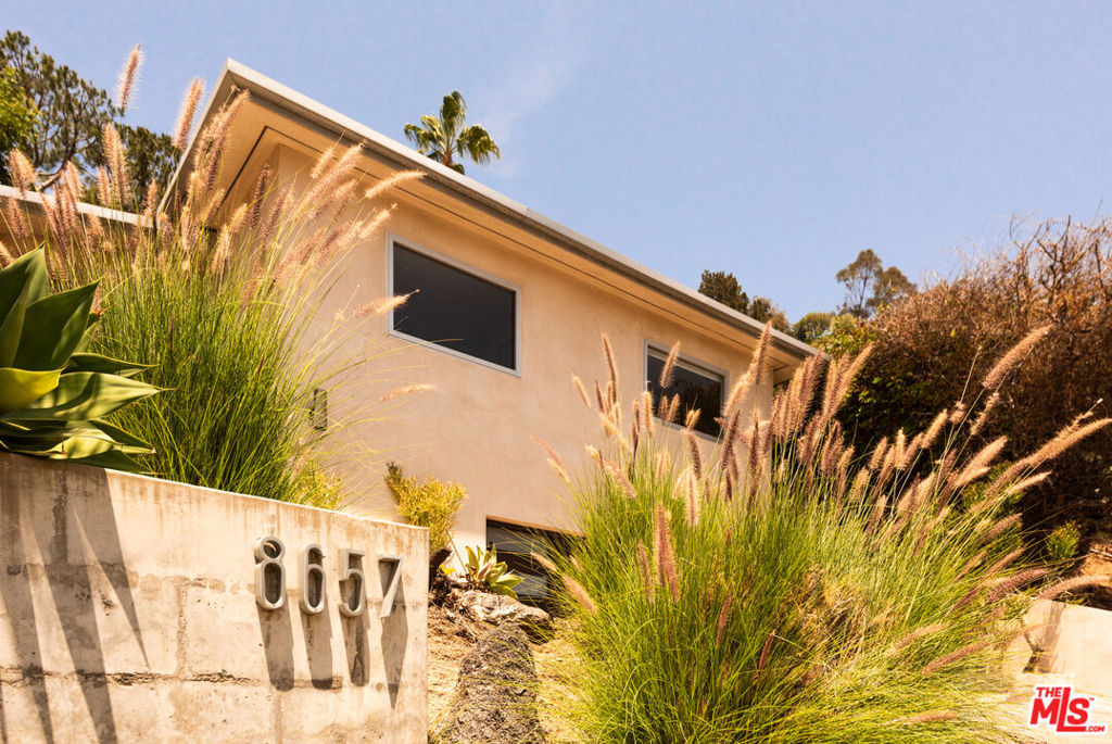 8657 Metz Place, West Hollywood, CA 90069 — photo 1