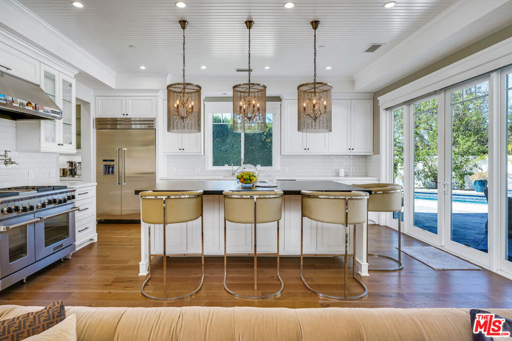 19633 Wells Drive, Tarzana, CA 91356 — photo 1