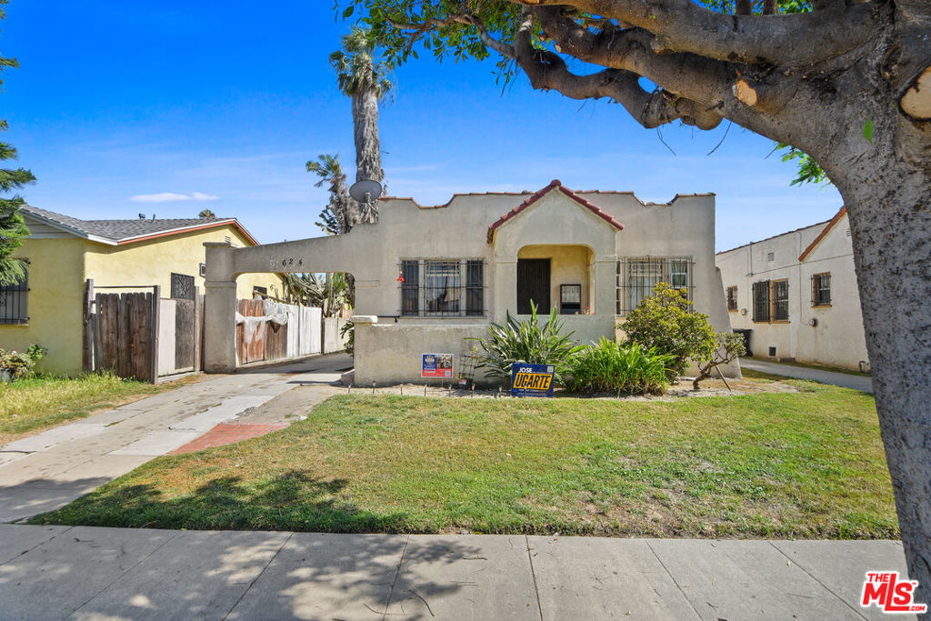 624 E 84th Street, Los Angeles, CA 90001 — photo 1