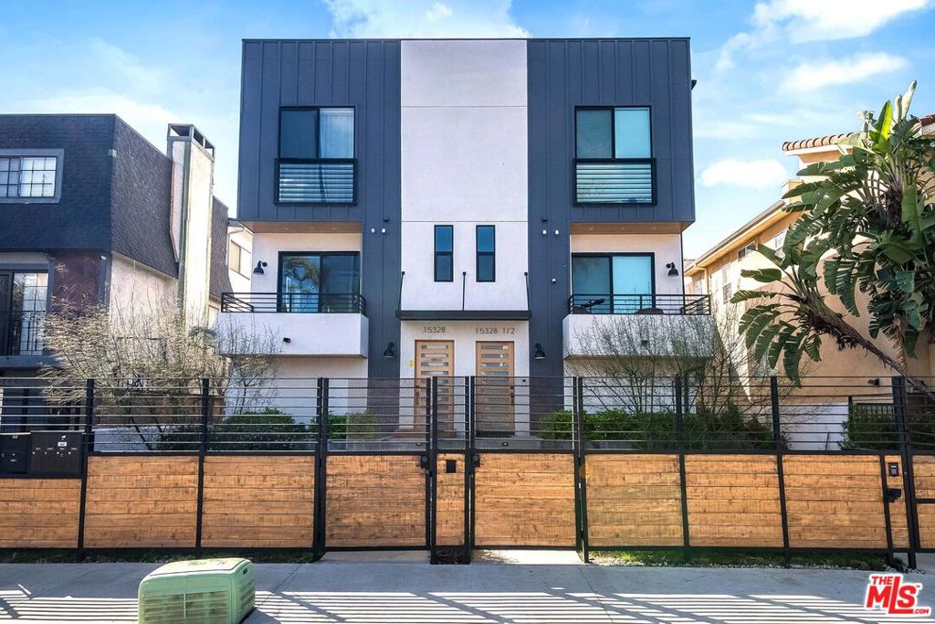 15330 Weddington Street, Sherman Oaks, CA 91411 — photo 1