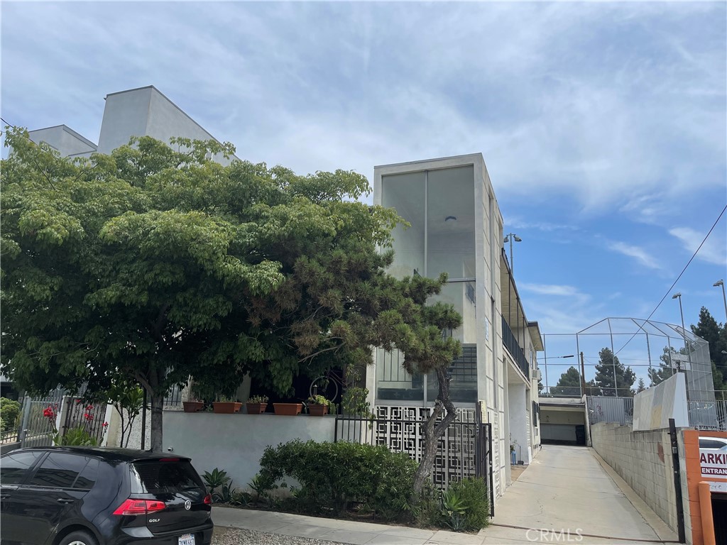 978 S Ardmore Avenue, Los Angeles, CA 90006 — photo 1