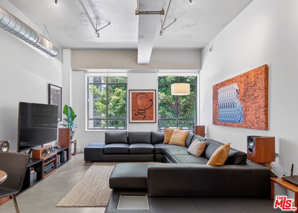 849 S Broadway 203, Los Angeles, CA 90014 — photo 1
