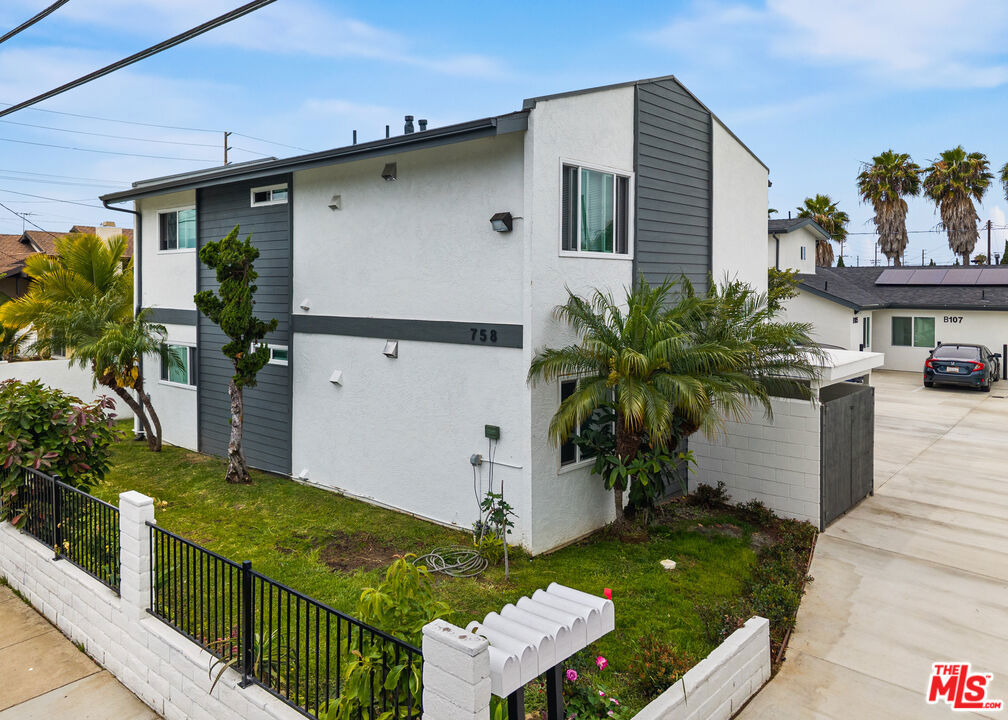758 W 20th Street, Costa Mesa, CA 92627 — photo 1