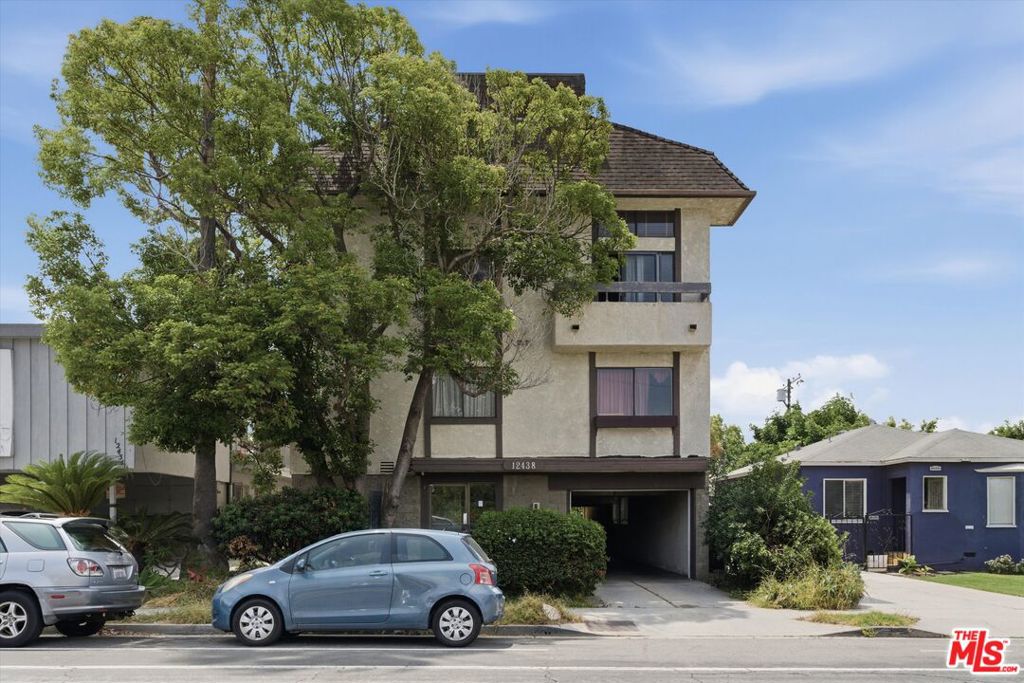 12438 Short Avenue 3, Los Angeles, CA 90066 — photo 1