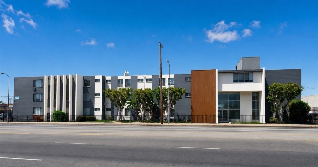835 W Rosecrans Avenue, Gardena, CA 90247 — photo 1