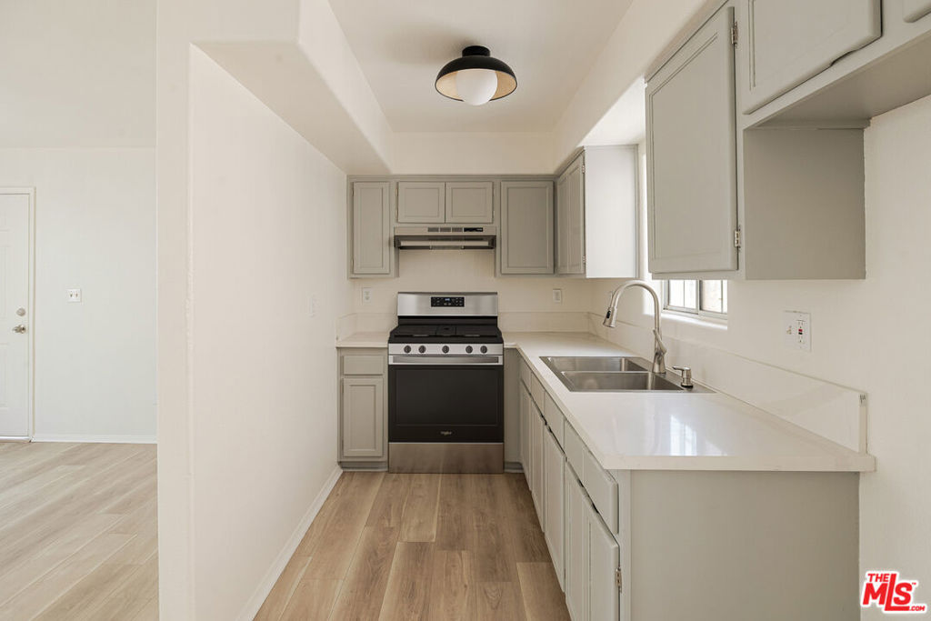 8624 S Main Street, Los Angeles, CA 90003 — photo 1