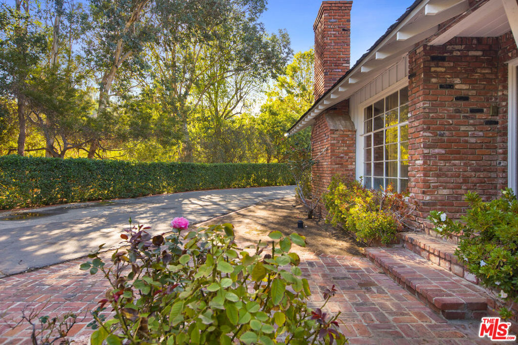 19471 Rosita Street, Tarzana, CA 91356 — photo 1