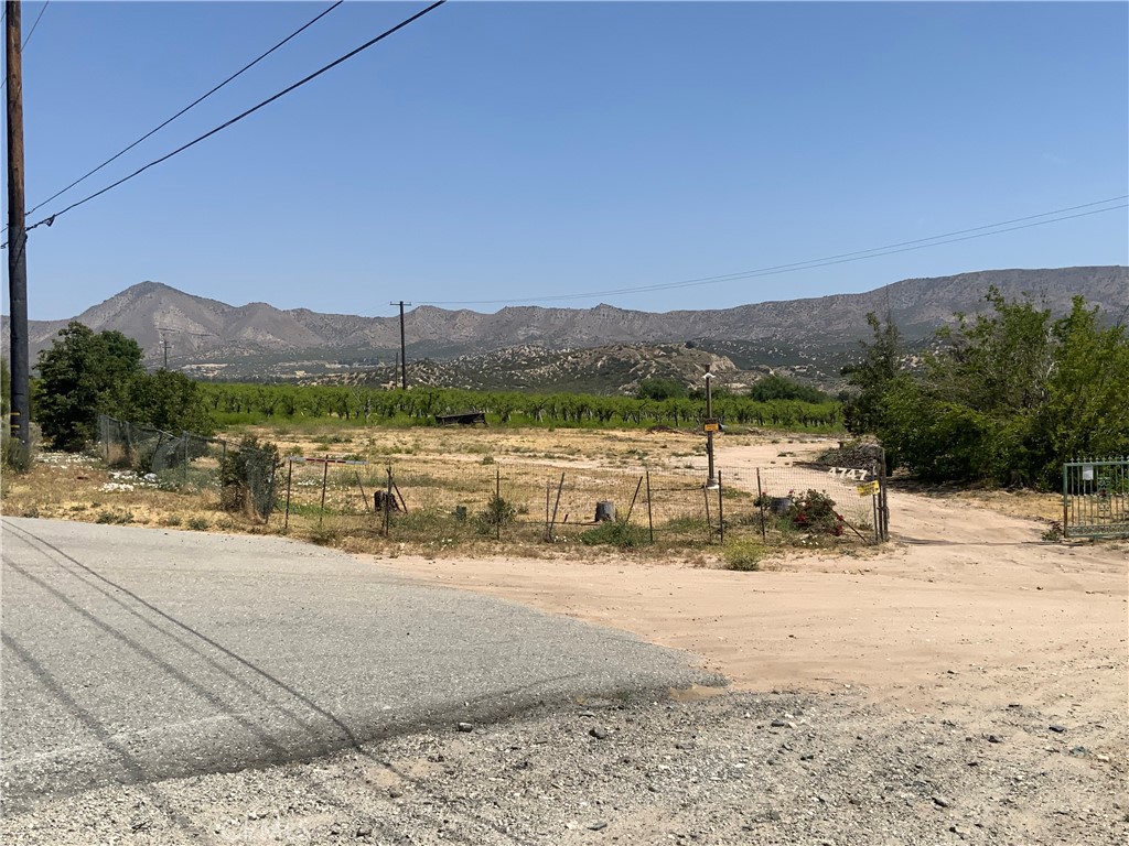 4747 US Highway 138, Phelan, CA 92371 — photo 1