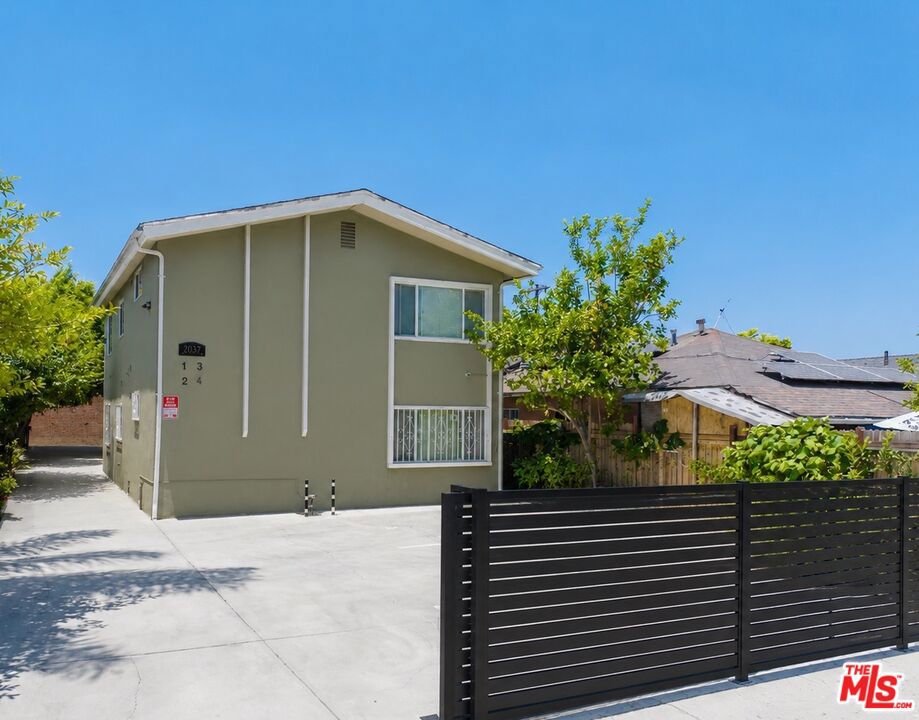 2037 S Burnside Avenue, Los Angeles, CA 90016 — photo 1