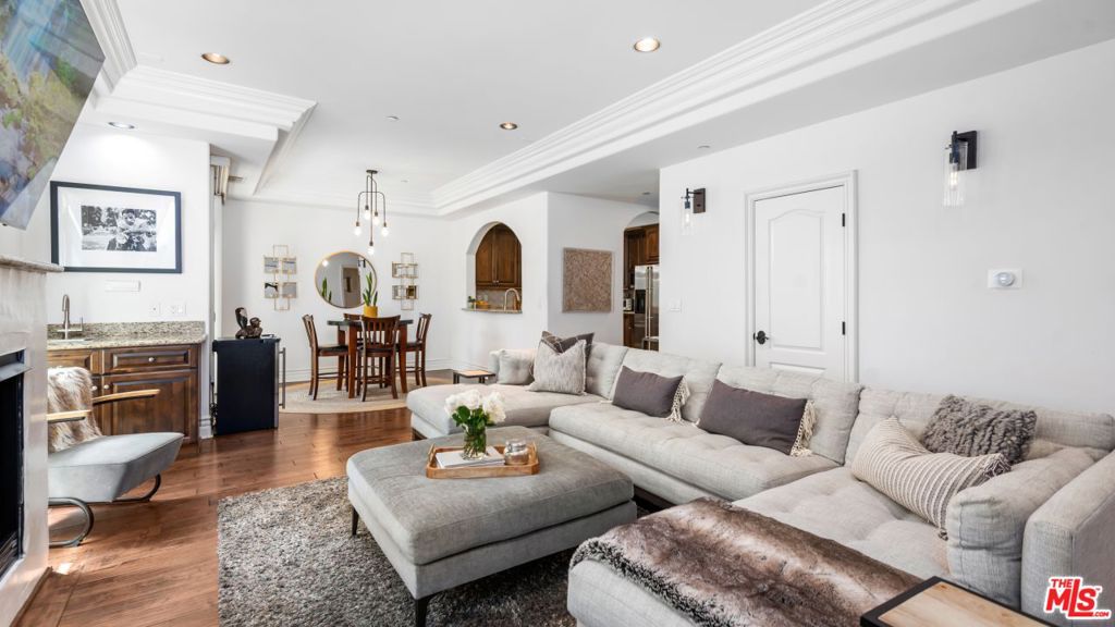 11582 Moorpark Street 104, Studio City, CA 91602 — photo 1
