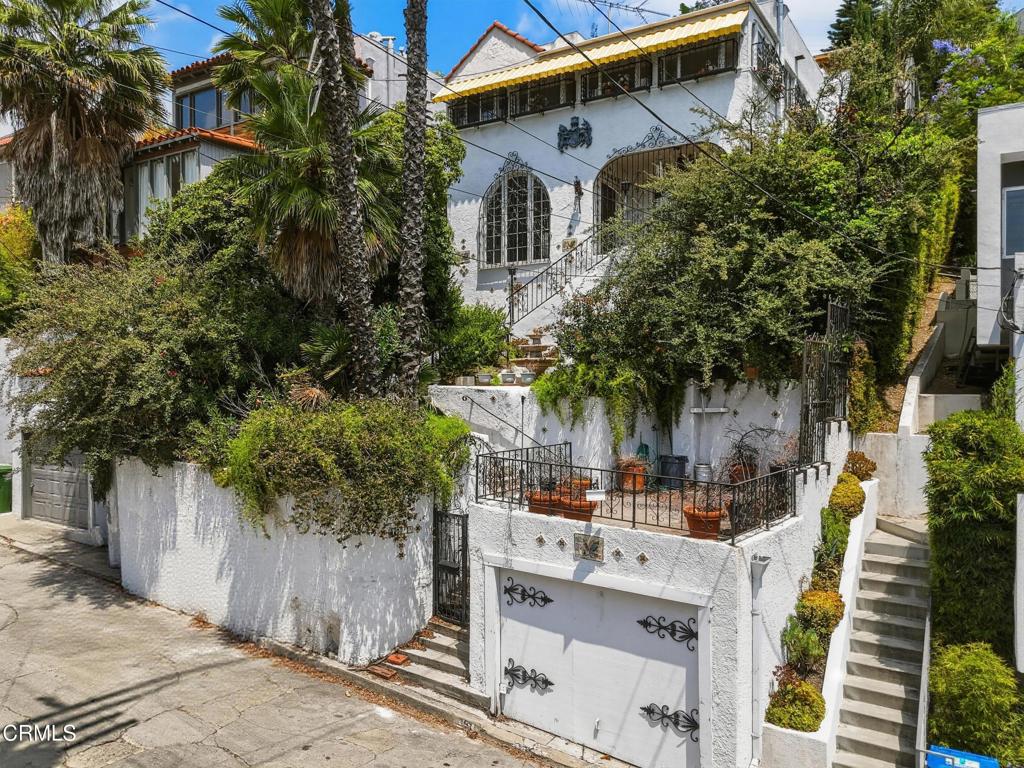 3911 De Longpre Avenue, Los Angeles, CA 90027 — photo 1