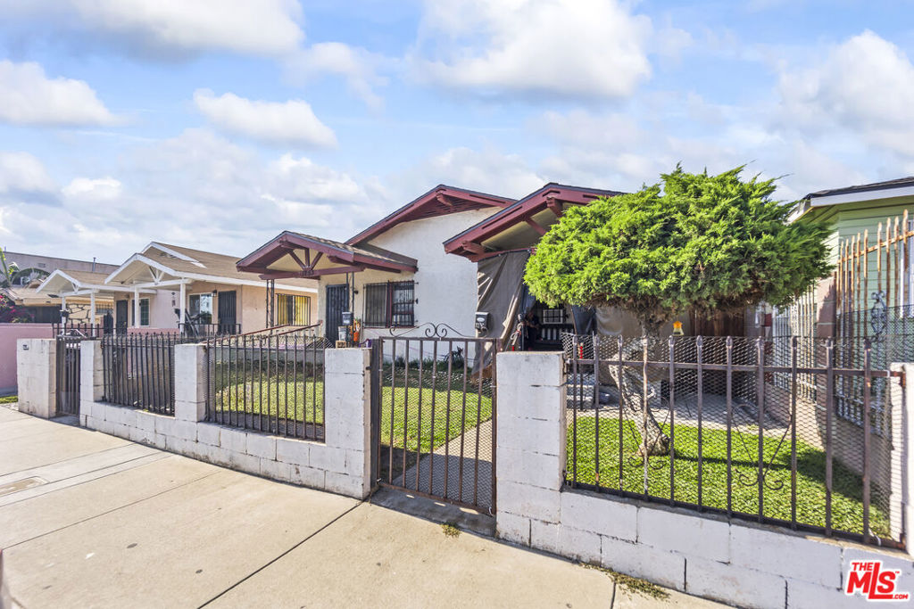1253 E 76th Place, Los Angeles, CA 90001 — photo 1