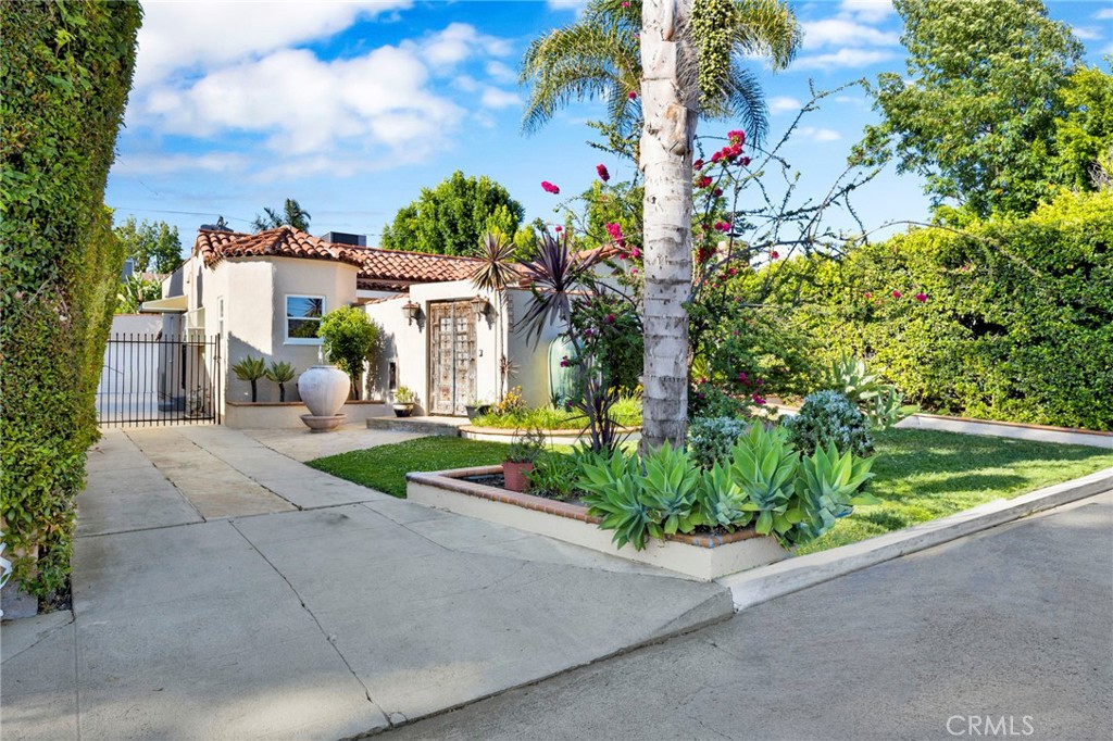 11301 Blix, West Toluca Lake, CA 91602 — photo 1