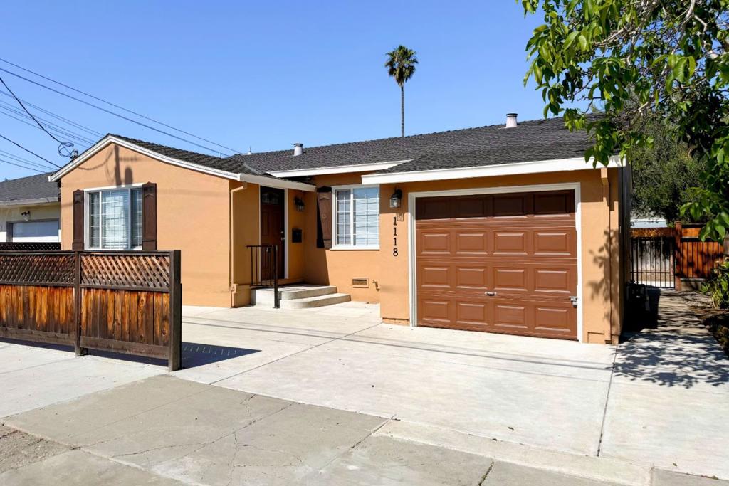 1118 Victoria Avenue, Hollister, CA 95023 — photo 1