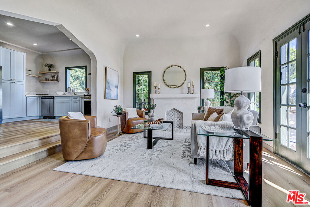 1803 S Sycamore Avenue, Los Angeles, CA 90019 — photo 1