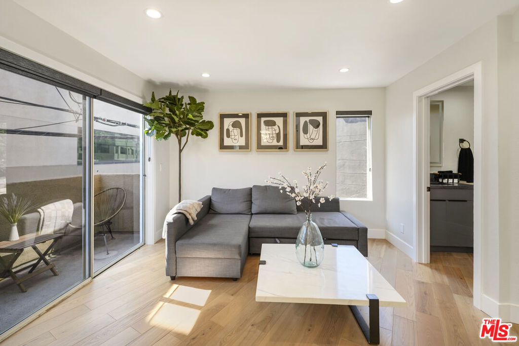 4139 Cahuenga Boulevard 106, North Hollywood, CA 91602 — photo 1