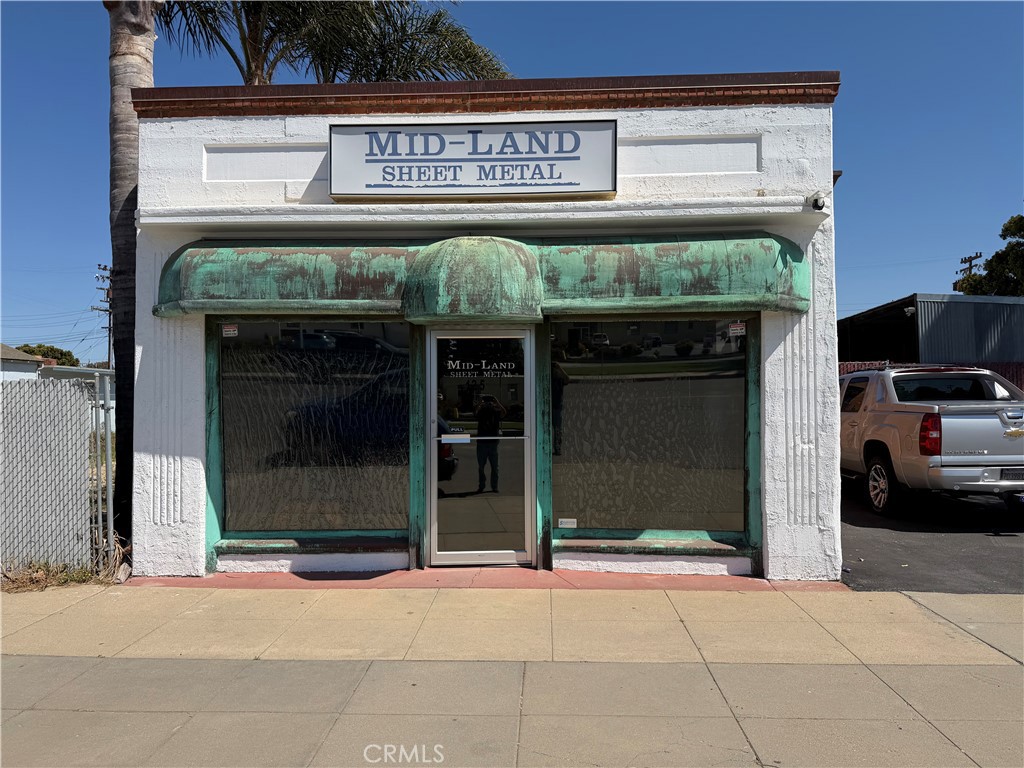 125 E Fesler Street, Santa Maria, CA 93454 — photo 1