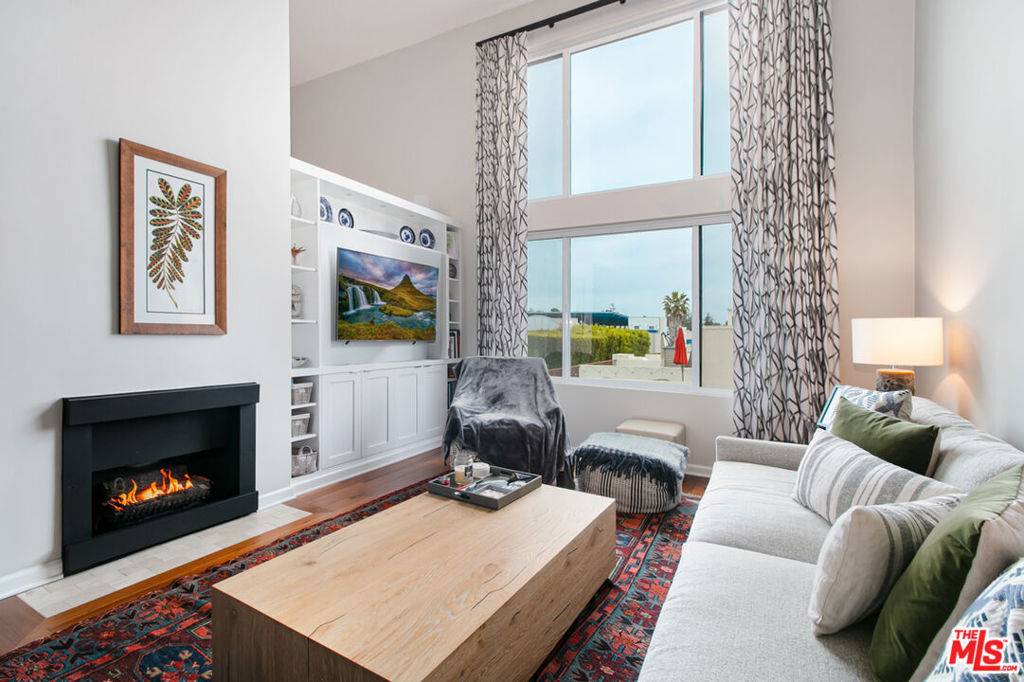 2332 Fox Hills Drive 305, Los Angeles, CA 90064 — photo 1