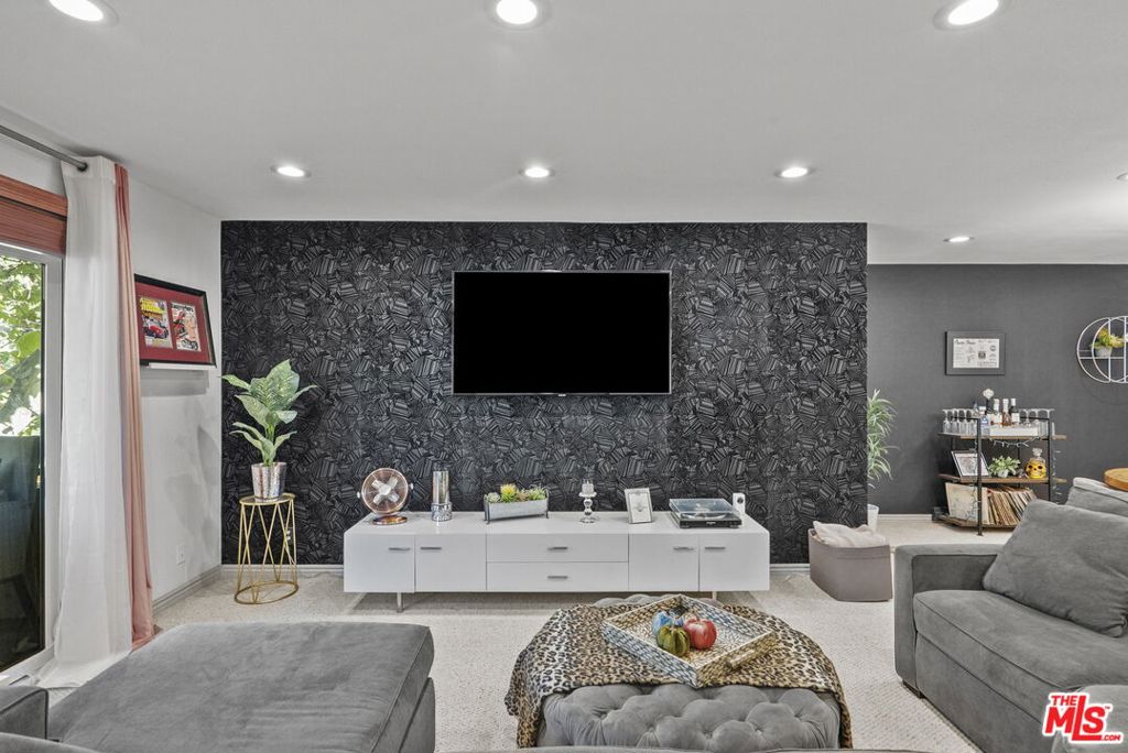 6752 Hillpark Drive 202, Los Angeles, CA 90068 — photo 1