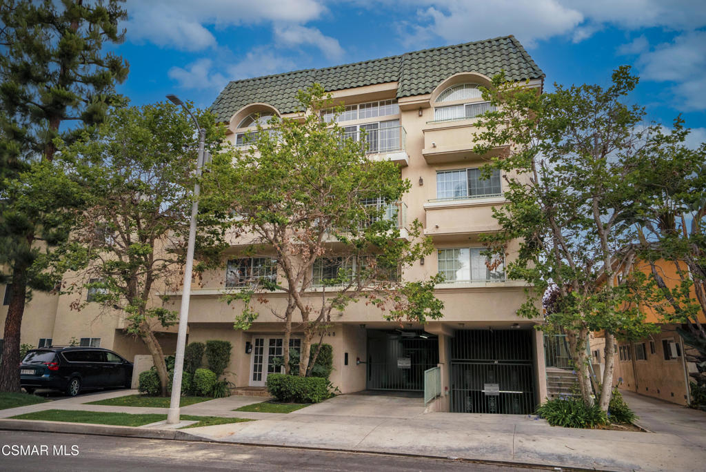 4348 Mammoth Avenue 203, Sherman Oaks, CA 91423 — photo 1