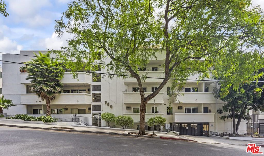 960 Larrabee Street 222, West Hollywood, CA 90069 — photo 1