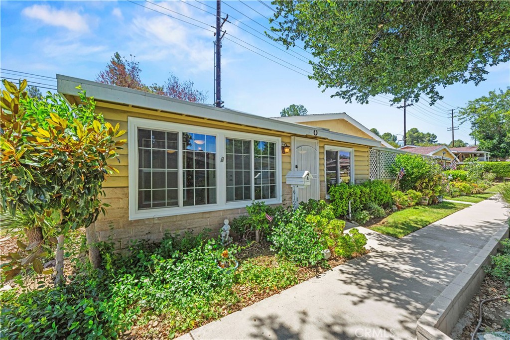 19120 Avenue Of The Oaks A, Newhall, CA 91321 — photo 1
